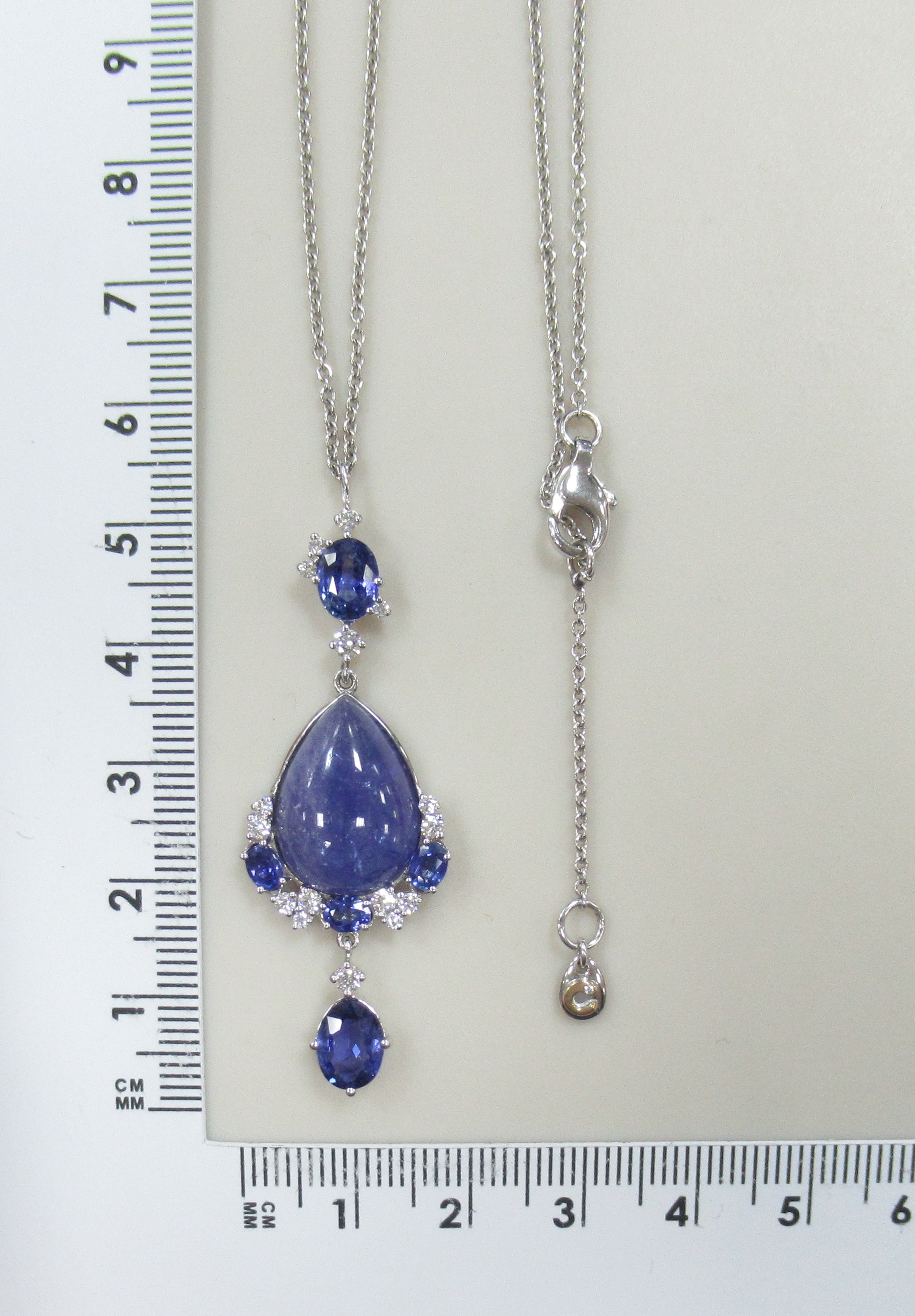 Колье из белого золота с танзанитом